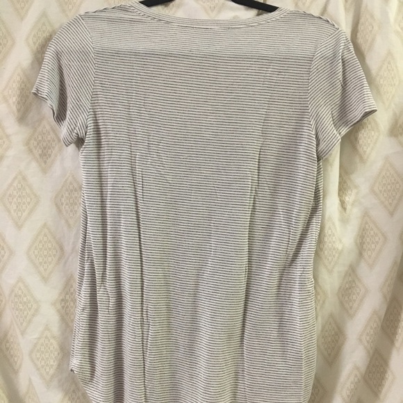 white striped v-neck t-shirt (Forever 21) - Picture 4 of 4